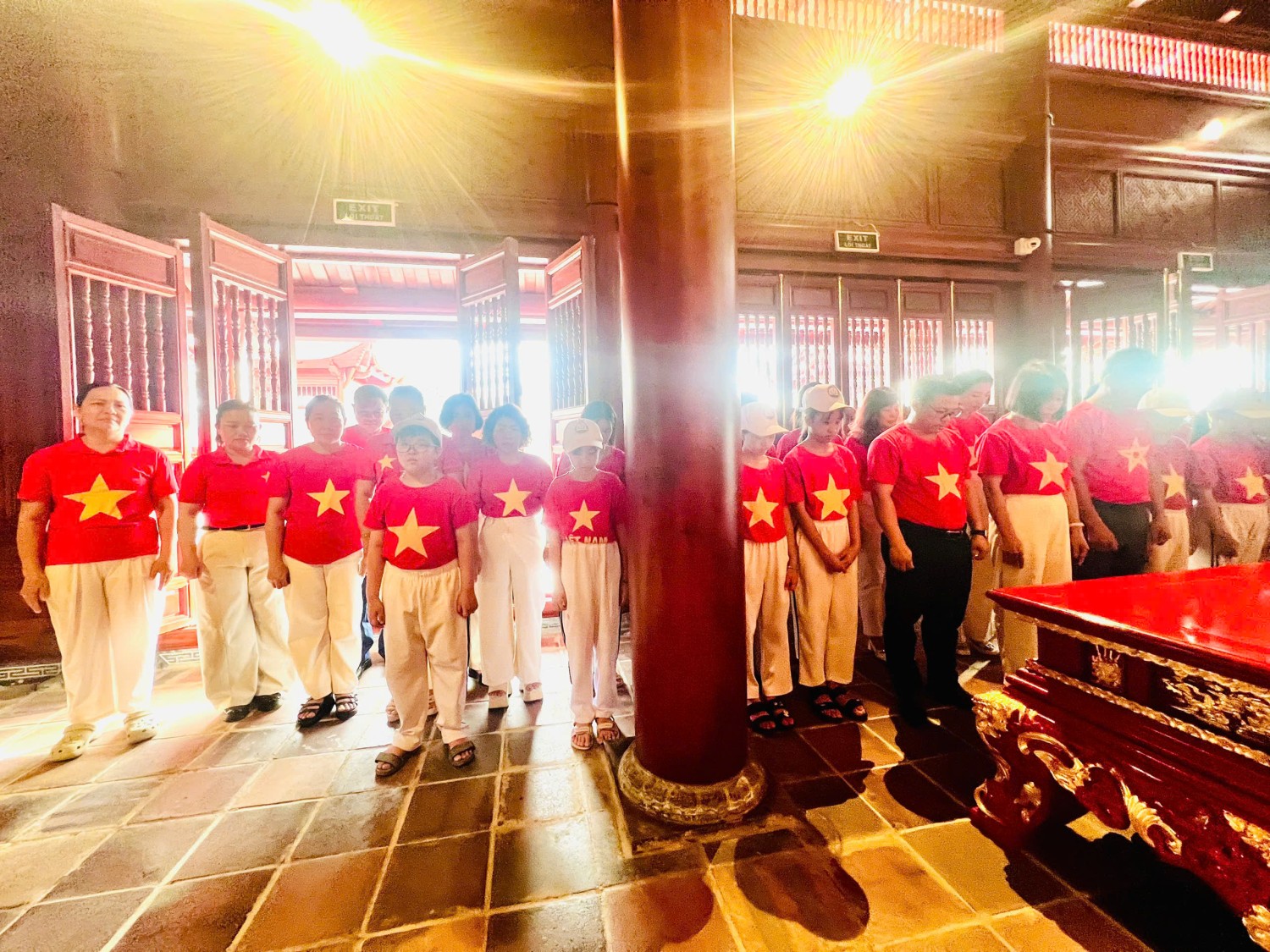TRƯỜNG TIỂU HỌC BẾ VĂN ĐÀN TỔ CHỨC DÂNG HƯƠNG TẠI ĐỀN THỜ BÁC HỒ NHÂN KỶ NIỆM 136 NĂM NGÀY SINH CHỦ TỊCH HỒ CHÍ MINH