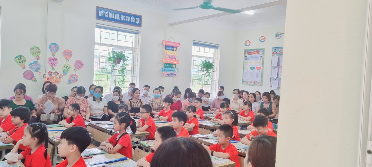 SHCM lần 2 cụm chuyên môn số 3 (Trường TH Bế Văn Đàn ; TH Noong Bua; TH Thanh Trường; TH Tà Cáng, TH Nà Tấu; TH Hermann: Dạy - học Tiếng Việt lớp 3 theo chương trình GDPT 2018 và dạy học HĐGD lớp 5 đáp ứng với chương trình GDPT 2018.